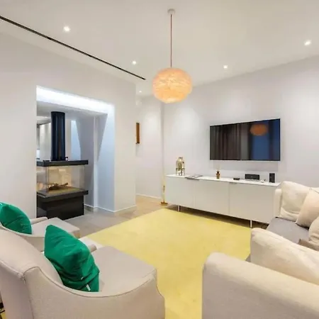 Posh 3 Bedroom Flat With Terrace And Indoor Fireplace In Mayfair, Near Hyde Park